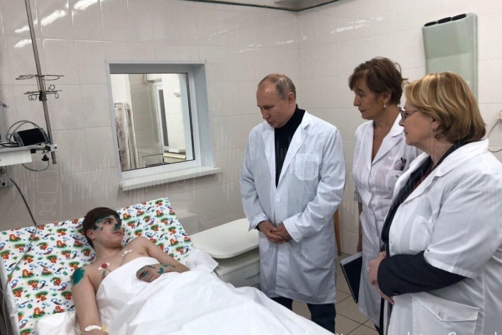 31 декабря пострадавшего подростка в больнице навестил Владимир Путин<br>