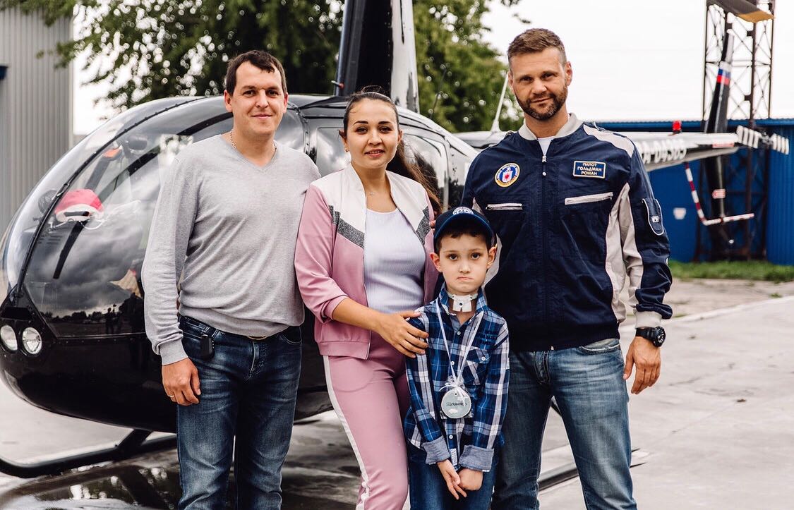 Влад с мамой, Романом Гольдманом и врачом Влад с мамой, Романом Гольдманом и врачом