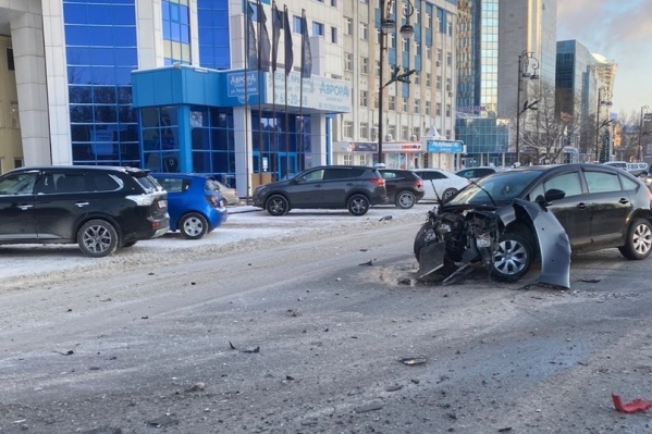Участники жесткого столкновения не получили серьезные травмы Участники жесткого столкновения не получили серьезные травмы