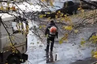 Полуметровые лужи не стали препятствием ремонту дороги Полуметровые лужи не стали препятствием ремонту дороги