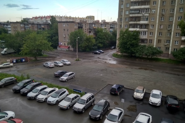 Пустующая площадка вновь свободна для жителей улицы Шаумяна Пустующая площадка вновь свободна для жителей улицы Шаумяна