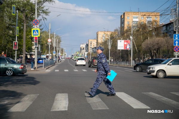 В документах не сказано, кому именно предназначены подарки В документах не сказано, кому именно предназначены подарки