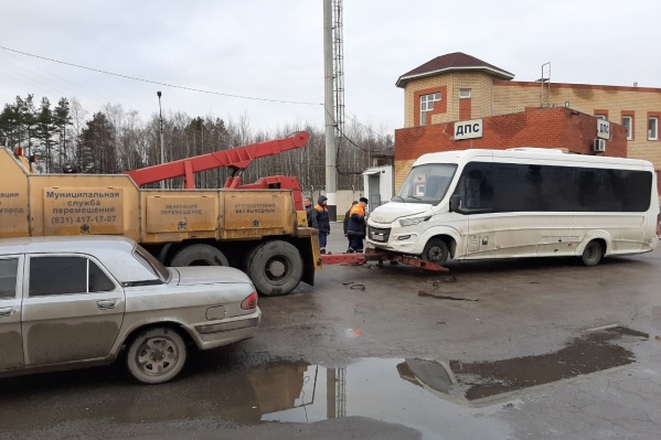 Автобусы забрали на спецстоянку Автобусы забрали на спецстоянку