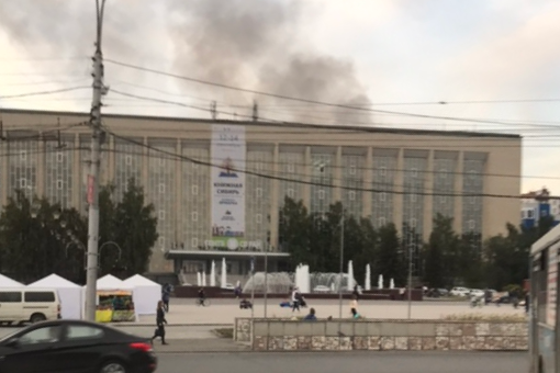 За ГПНТБ загорелось заброшенное здание автостоянки За ГПНТБ загорелось заброшенное здание автостоянки