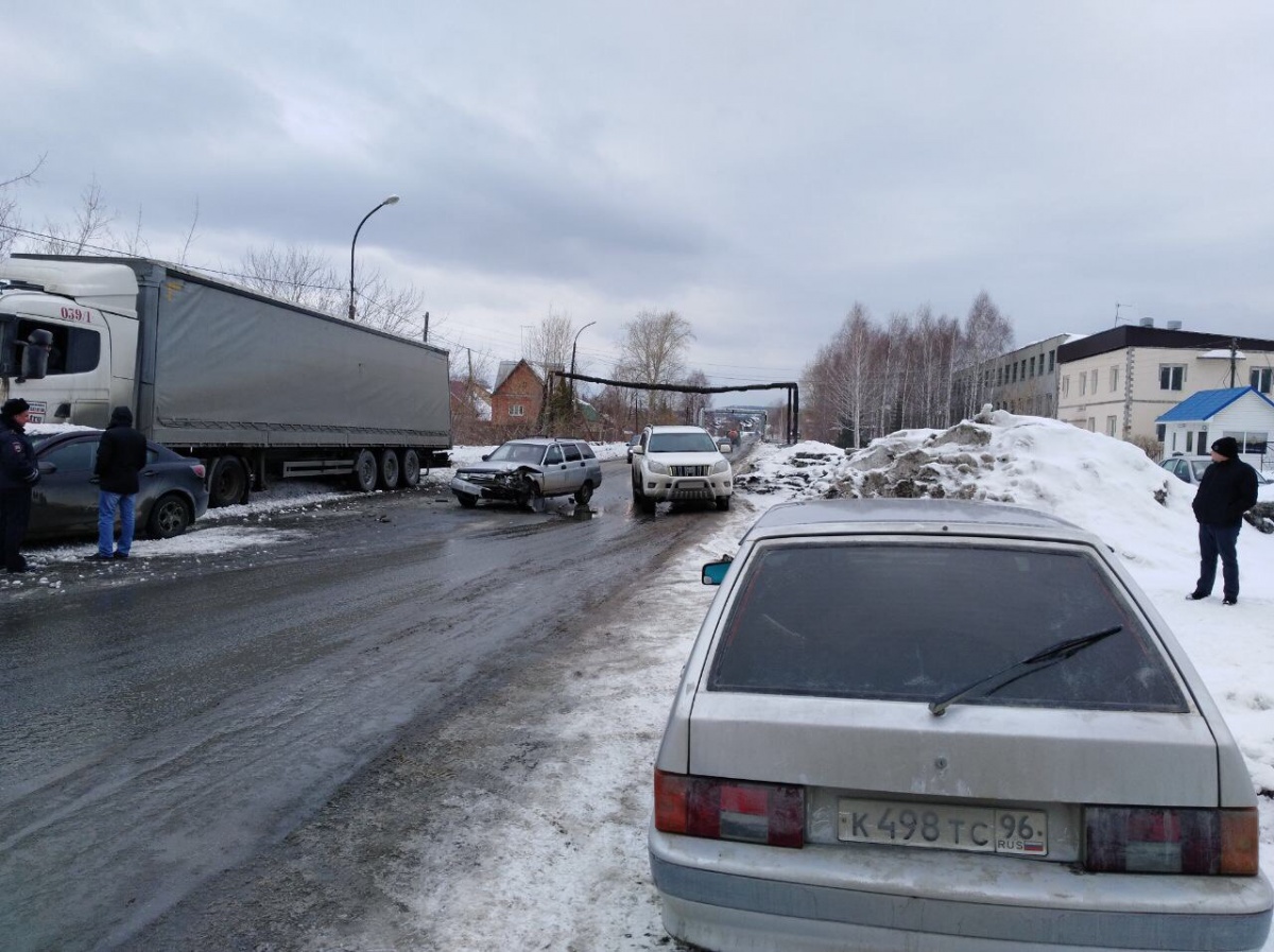 Глава ГИБДД Полевского попал в тройное ДТП Сегодня в 09:58 Глава ГИБДД Полевского попал в тройное ДТП Сегодня в 09:58