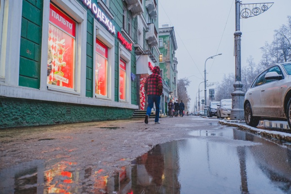 На улицах может быть скользко, поэтому власти рекомендуют ответственно отнестись к выбору обуви На улицах может быть скользко, поэтому власти рекомендуют ответственно отнестись к выбору обуви