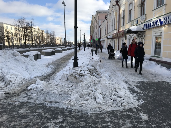 Так убран тротуар на центральной улице Екатеринбурга Так убран тротуар на центральной улице Екатеринбурга