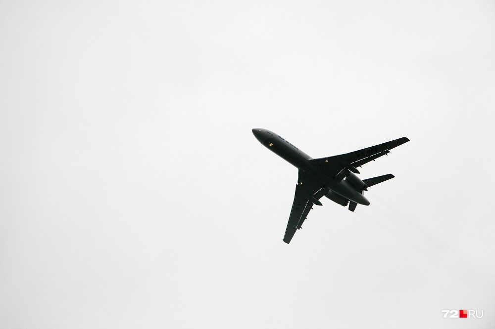Следователи рассказали, что произошло на борту самолета UTair, который вернулся обратно в Рощино