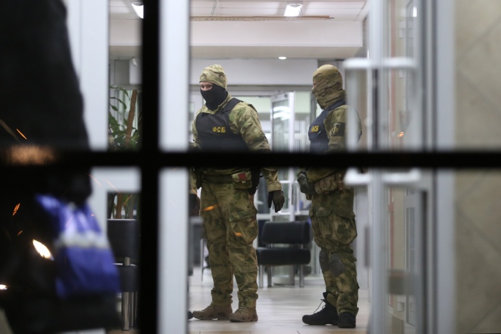 Силовики продолжали обыски ночью Силовики продолжали обыски ночью