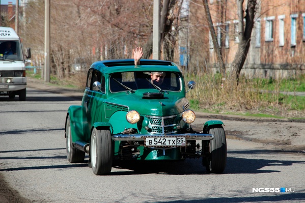 Автомобиль Геннадия сразу же бросается в глаза на улицах города, сам он называет его «Иной» Автомобиль Геннадия сразу же бросается в глаза на улицах города, сам он называет его «Иной»