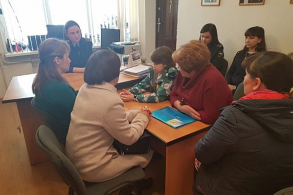 Отец не оставлял ребенка одного ни на минуту Отец не оставлял ребенка одного ни на минуту