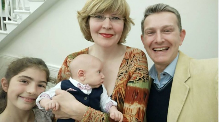 Семья Холдсворт, слева направо: 9-летняя Татьяна, Елена, Брайан (на руках) и Энтони Семья Холдсворт, слева направо: 9-летняя Татьяна, Елена, Брайан (на руках) и Энтони