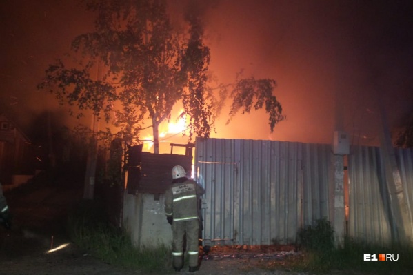 Пожарные повысили ранг пожара Пожарные повысили ранг пожара