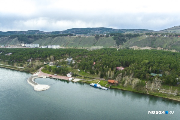 Лодка перевернулась в Енисей в районе улицы Лесная Лодка перевернулась в Енисей в районе улицы Лесная