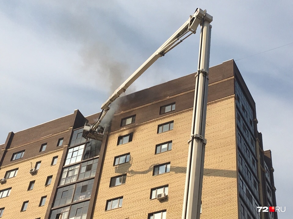 Сигнализация в доме не сработала: в высотке на Харьковской загорелся балкон на 15-м этаже