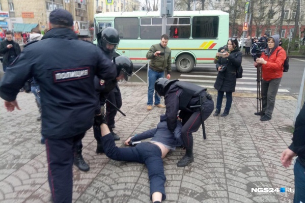Пока никому из задержанных не предъявили никаких обвинений Пока никому из задержанных не предъявили никаких обвинений