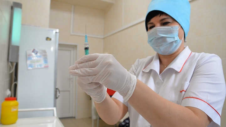 В торговых центрах Екатеринбурга будут бесплатно ставить вакцину от гриппа
