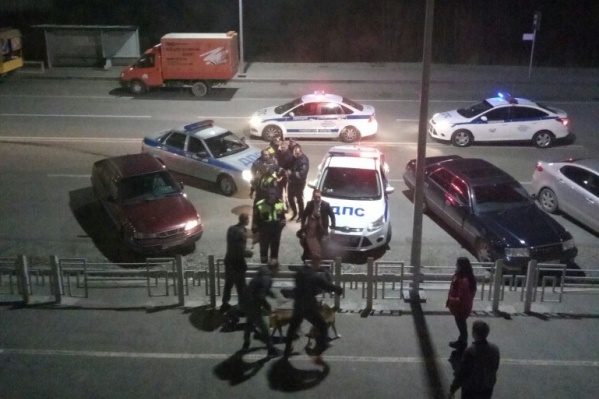 За подозрительным автомобилем гнались, как минимум, четыре машины ДПС За подозрительным автомобилем гнались, как минимум, четыре машины ДПС 