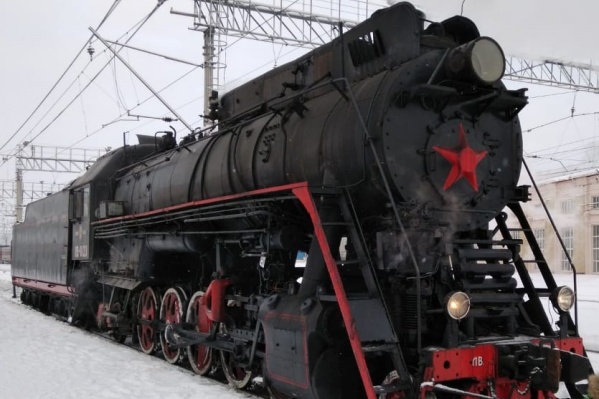 Пермяк рисковал здоровьем и даже жизнью ради фото на крыше ретропоезда Пермяк рисковал здоровьем и даже жизнью ради фото на крыше ретропоезда