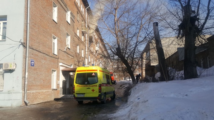 Пожар начался около трёх часов дня Пожар начался около трёх часов дня