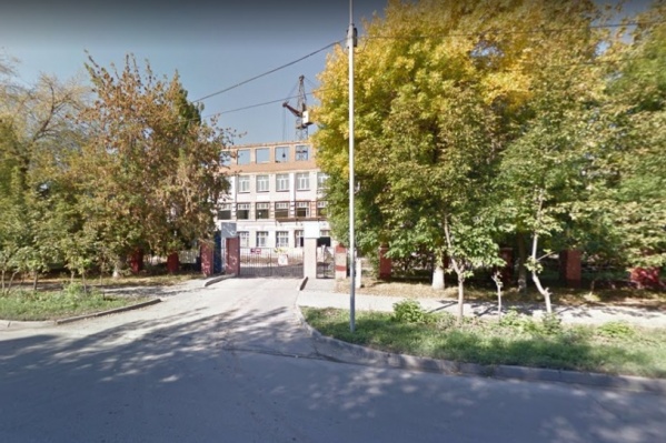 Школу открыли после ремонта в начале этого учебного года. На открытии присутствовал мэр Школу открыли после ремонта в начале этого учебного года. На открытии присутствовал мэр