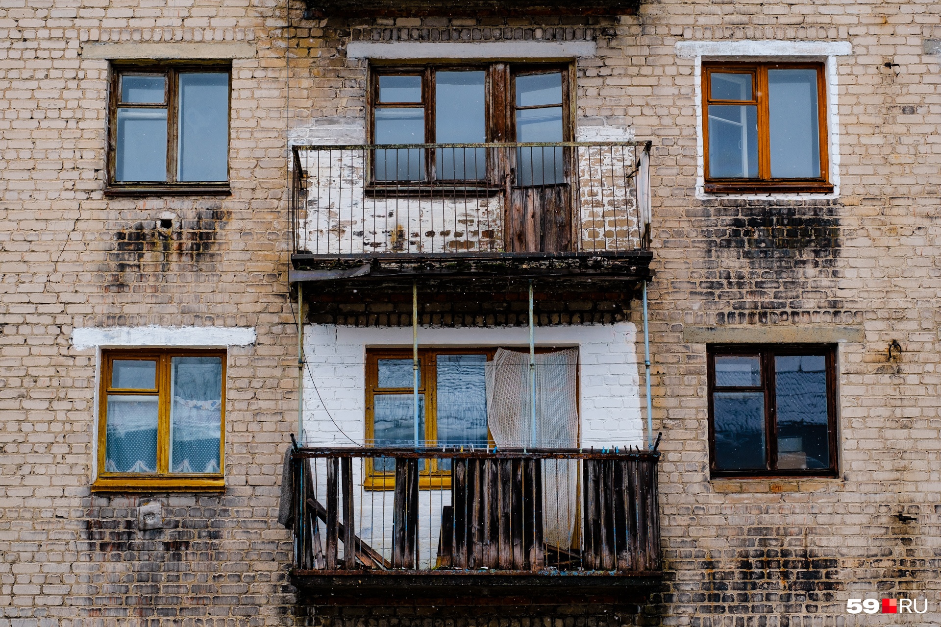 В некоторых домах жилыми были всего несколько квартир В некоторых домах жилыми были всего несколько квартир