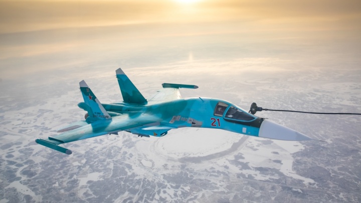 Военные самолёты отрепетировали дозаправку в небе над Челябинской областью. Смотрим улётные фото