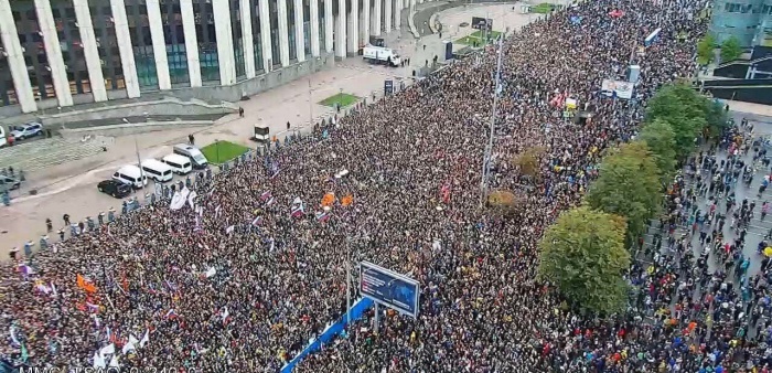 На согласованную с властями акцию в Москве пришли от 50 до 60 тысяч человек На согласованную с властями акцию в Москве пришли от 50 до 60 тысяч человек