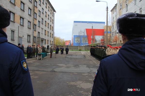 Распределительный пункт Архангельского областного военкомата — отсюда все солдаты уезжают по разным воинским частям Распределительный пункт Архангельского областного военкомата — отсюда все солдаты уезжают по разным воинским частям