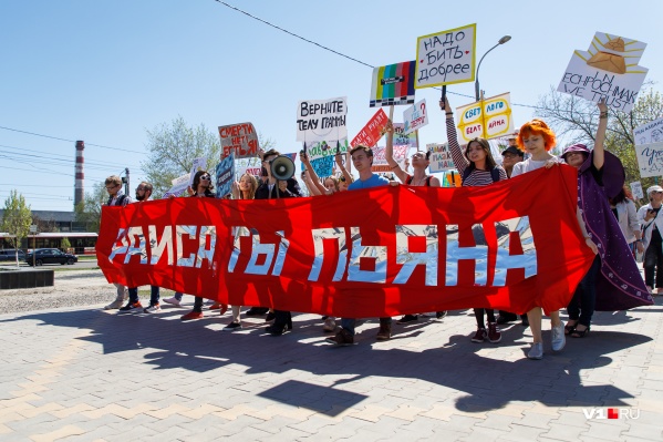 В центре города, по словам чиновников, на Первомай будет работать строительная техника В центре города, по словам чиновников, на Первомай будет работать строительная техника 