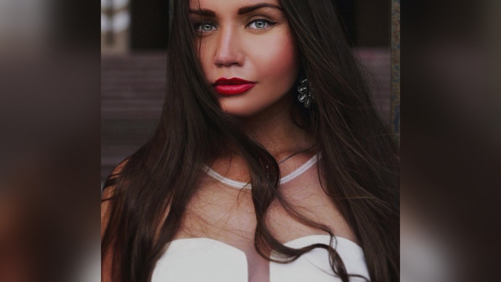 24-летняя бизнес-леди из Ярославля борется за звание «Мисс Офис»: смотрим жаркие фото
