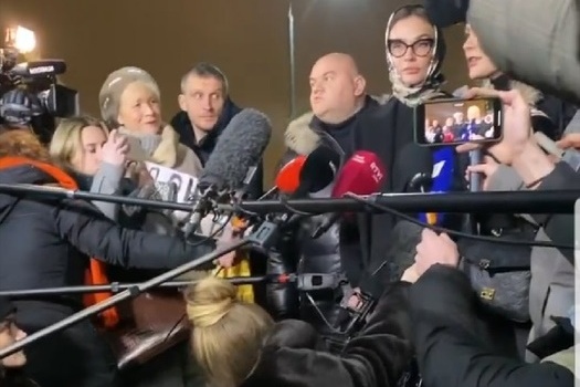 После визита в отдел полиции Водонаева встретилась с журналистами После визита в отдел полиции Водонаева встретилась с журналистами