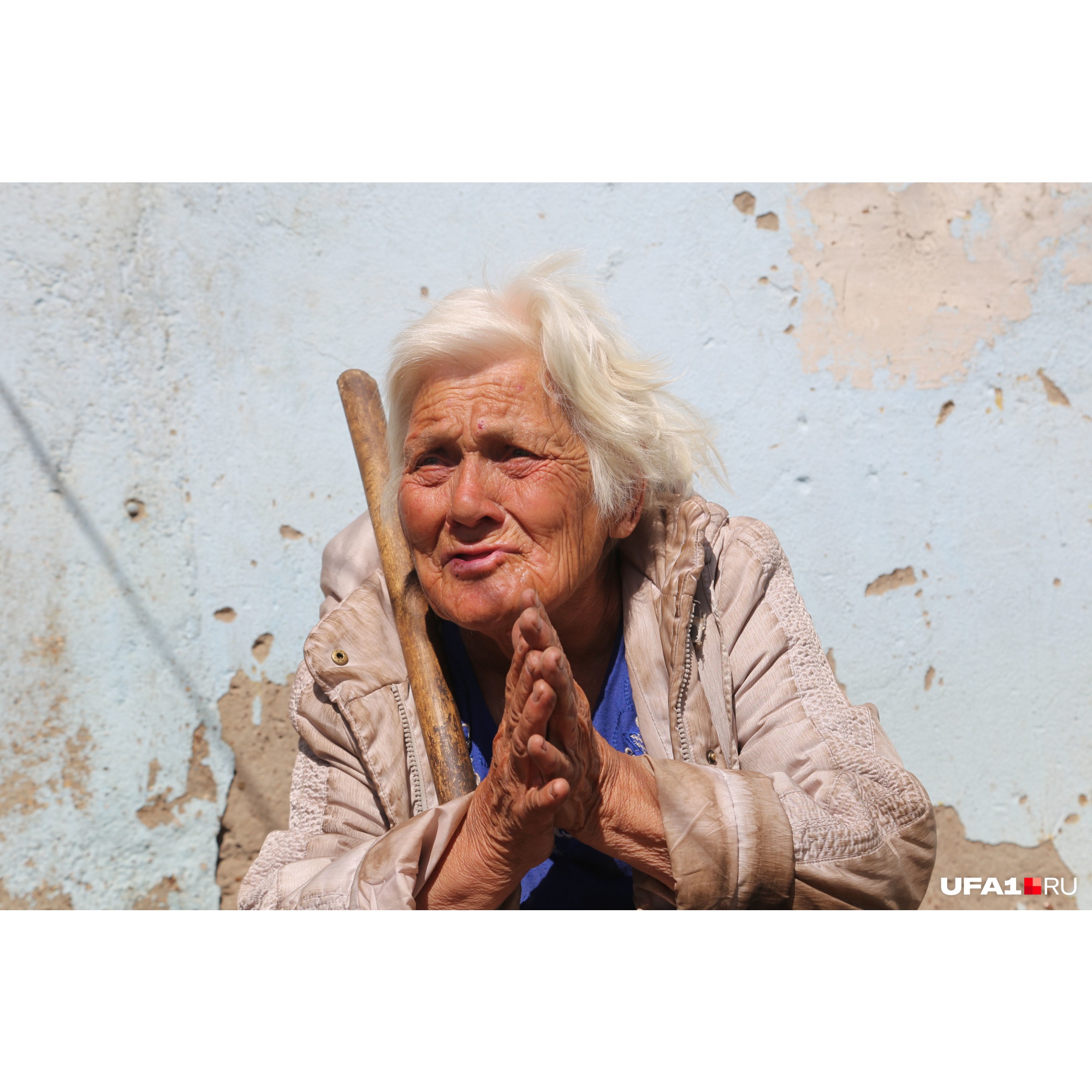 «Помощь нужна не бабушке, а внучке»: в пригороде Уфы живет старушка, которая питается одуванчиками