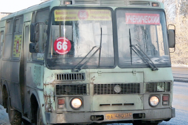 66-й маршрут обслуживали муниципальные автобусы и частные 66-й маршрут обслуживали муниципальные автобусы и частные