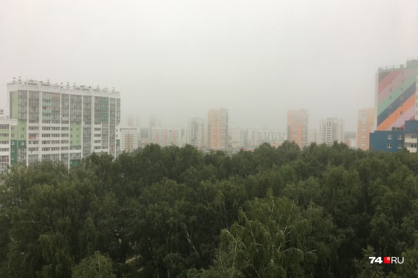 Утром в понедельник над Челябинском появилась ещё и дымка, но специалисты успокоили: это — всего лишь туман Утром в понедельник над Челябинском появилась ещё и дымка, но специалисты успокоили: это — всего лишь туман