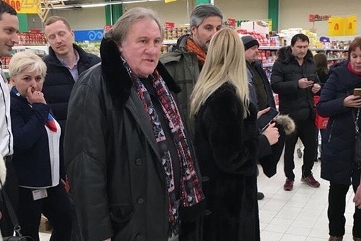 Жерар Депардье встретился сегодня новосибирцам в «Ашане» Жерар Депардье встретился сегодня новосибирцам в «Ашане»