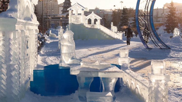 Одна Снегурка изо льда, вторая — из стеклопластика: каким будет ледовый городок — 2019 в Тюмени