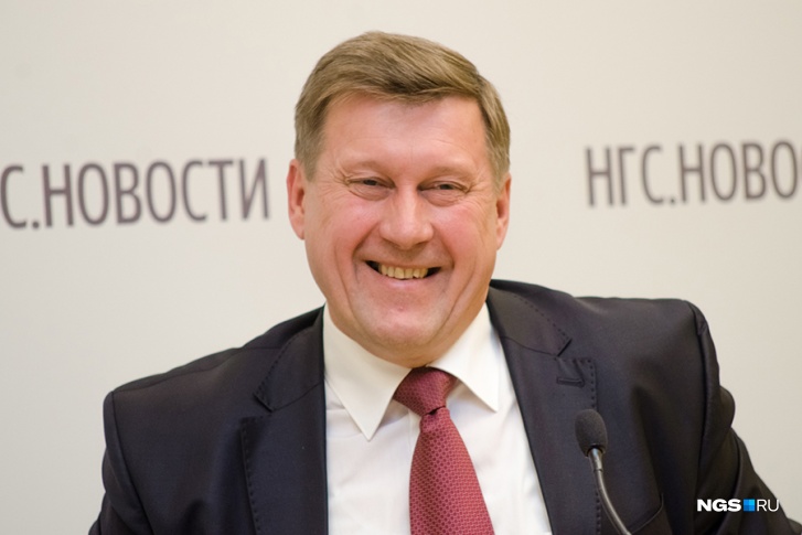 Анатолий Локоть официально согласился участвовать в конкурсе «Селфи с мэром»