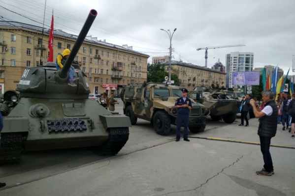 Среди военной техники оказался и легендарный Т-34 Среди военной техники оказался и легендарный Т-34