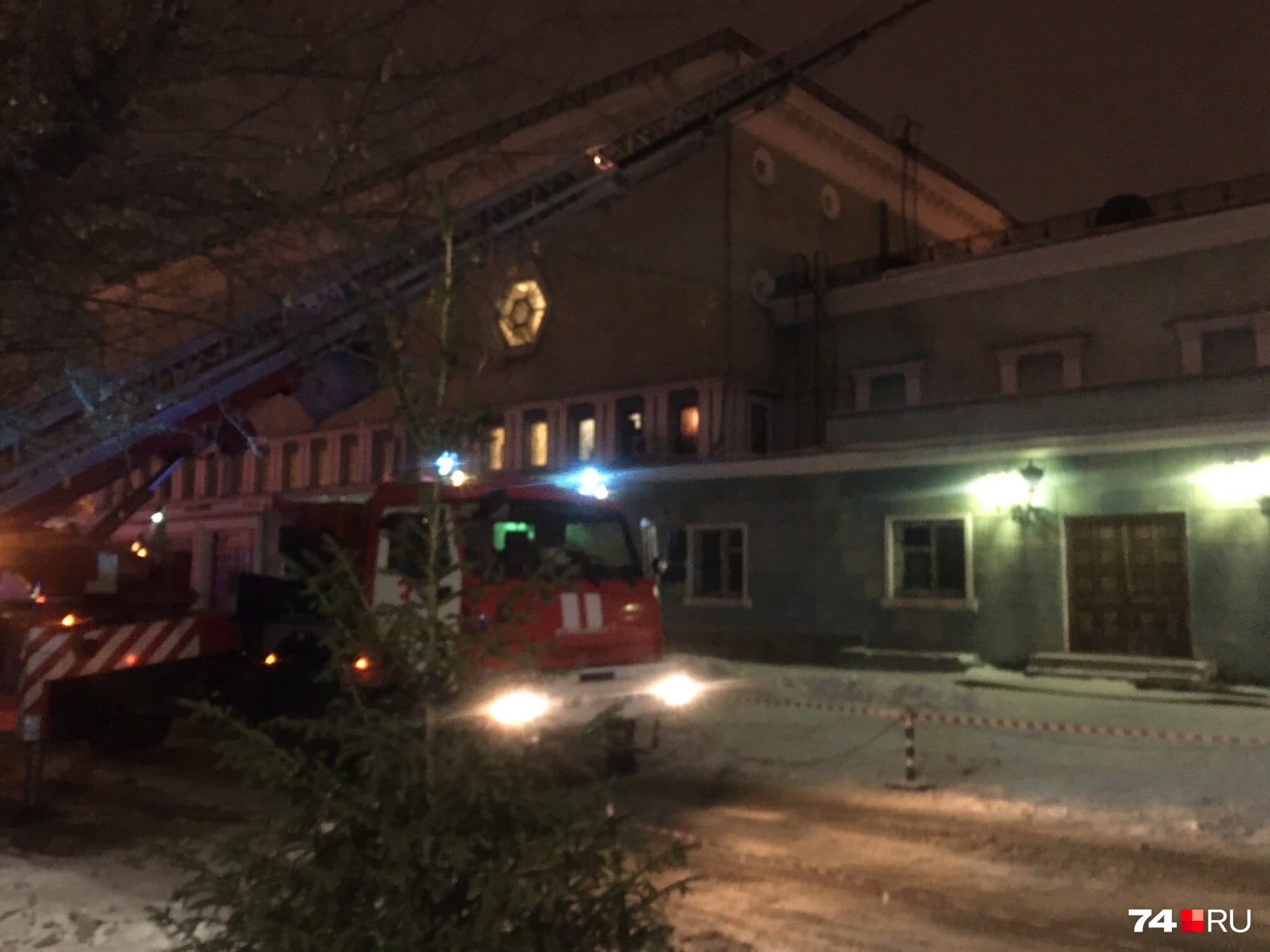 В учениях задействовали автолестницу В учениях задействовали автолестницу