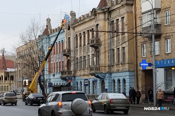 В администрации не помнят, в каком году здание было такого цвета, но утверждают, что он — исторический В администрации не помнят, в каком году здание было такого цвета, но утверждают, что он — исторический