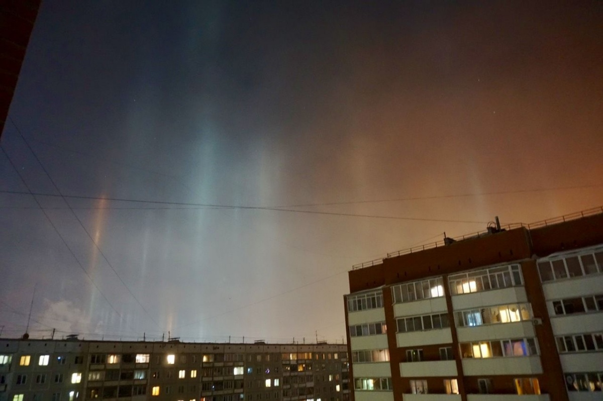Свечение появилось в небе примерно в 11 часов вечера Свечение появилось в небе примерно в 11 часов вечера