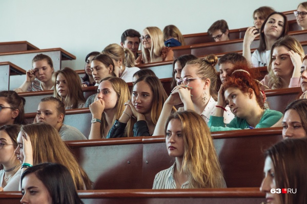 Грызть гранит науки многим абитуриентам придется за свой счет Грызть гранит науки многим абитуриентам придется за свой счет