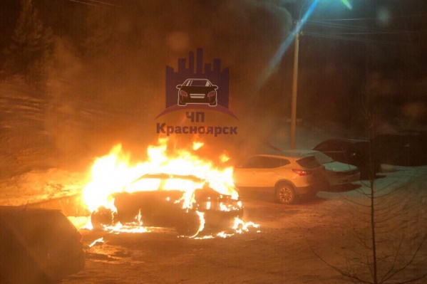 Машина загорелась в 3 часа ночи Машина загорелась в 3 часа ночи 