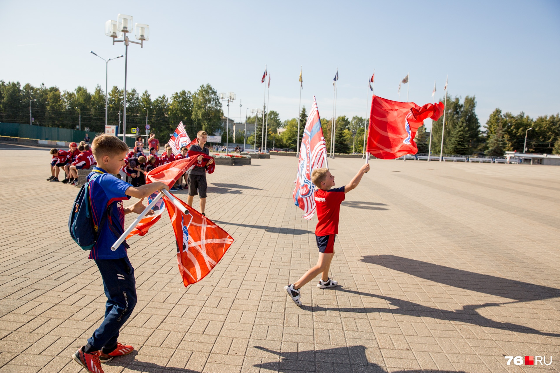 Простоять несколько минут в колонне было сложно — слишком хотелось бегать Простоять несколько минут в колонне было сложно — слишком хотелось бегать