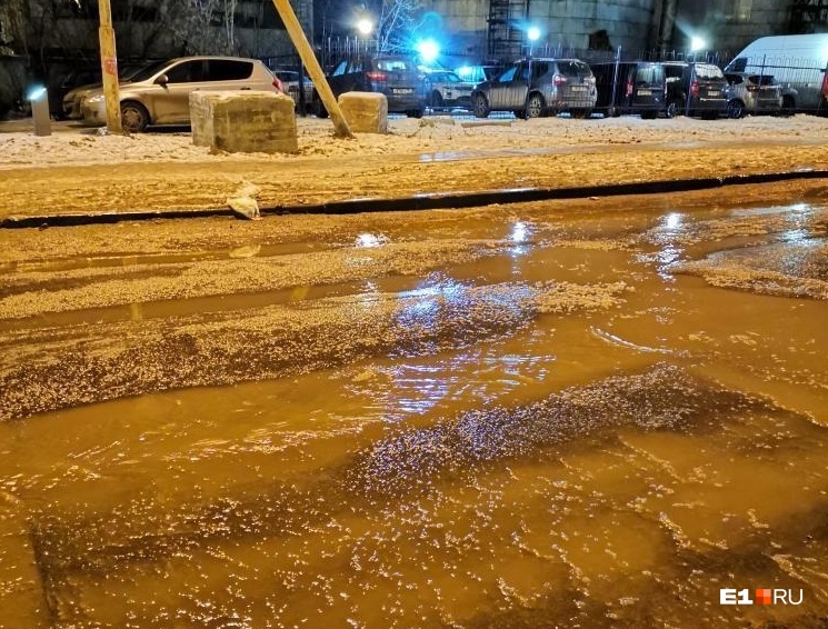 Частично вода успела замерзнуть Частично вода успела замерзнуть