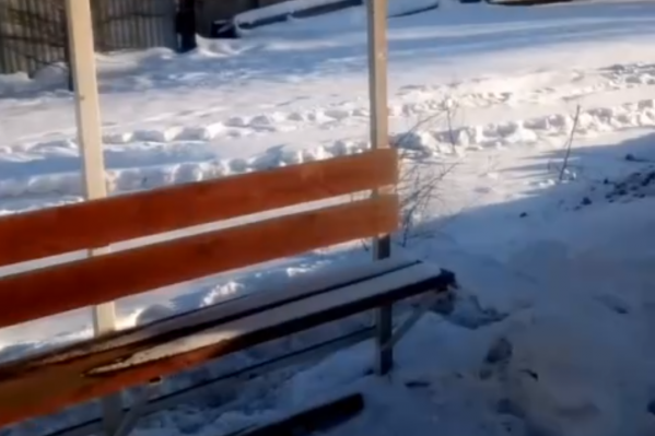 Новые остановки лишились профильных листов железа Новые остановки лишились профильных листов железа