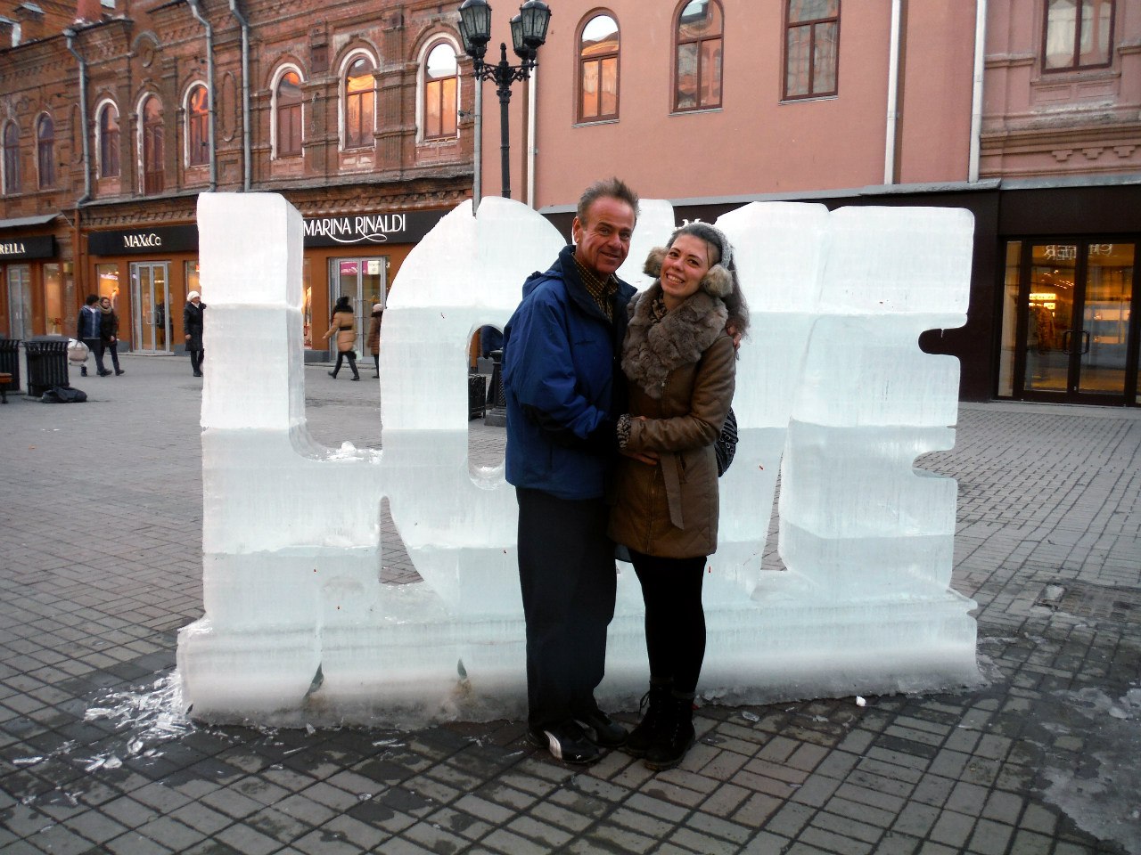 Дэвид
приезжал в Екатеринбург, чтобы познакомиться с родителями своей молодой жены