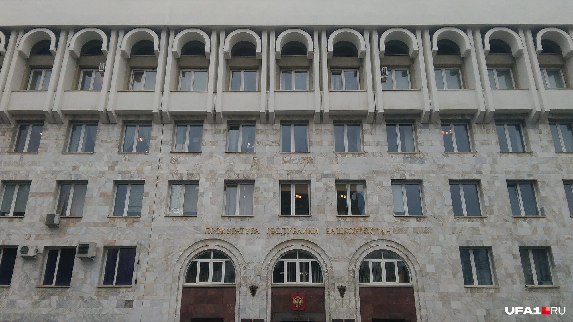 Отсутствие любопытных лиц в окнах придавало ощущение обреченности протеста Фаткуллы Исхакова
