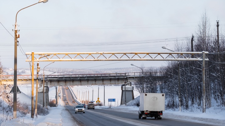 Транспорт тяжелее 40 тонн не пройдет: перед Чусовским мостом установят пункт весового контроля